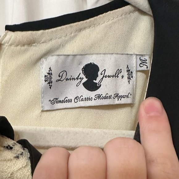 •Dainty Jewells dress• - Picture 3 of 4